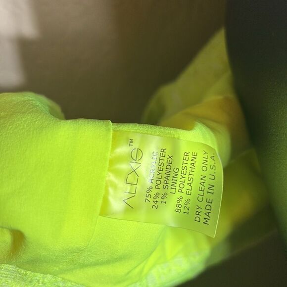 Alexis women’s medium neon yellow textured frayed crop top festival boho - Picture 6 of 6